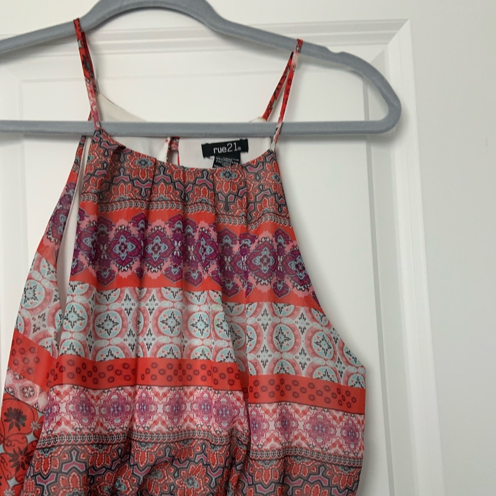 EUC Rue 21 boho vibes floral print lined dress with open back detail